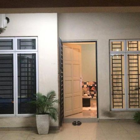 Terrace House Near Stulang Laut Ciq Midvalley Ksl For 7Pax Johor Bahru Ngoại thất bức ảnh