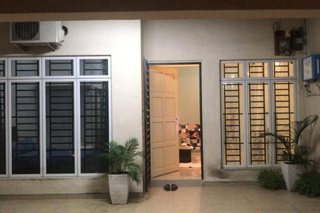 Terrace House Near Stulang Laut Ciq Midvalley Ksl For 7Pax Johor Bahru Ngoại thất bức ảnh