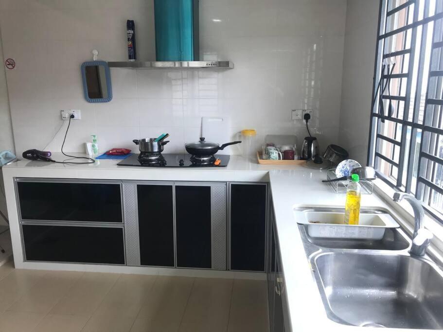 Terrace House Near Stulang Laut Ciq Midvalley Ksl For 7Pax Johor Bahru Ngoại thất bức ảnh
