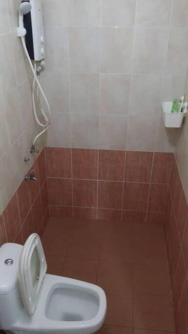 Terrace House Near Stulang Laut Ciq Midvalley Ksl For 7Pax Johor Bahru Ngoại thất bức ảnh