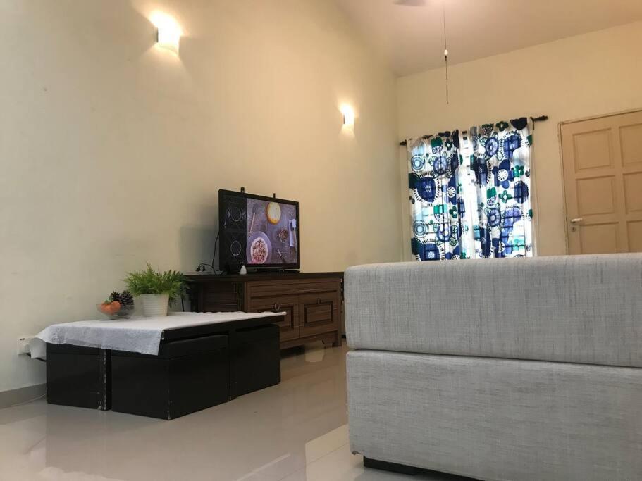 Terrace House Near Stulang Laut Ciq Midvalley Ksl For 7Pax Johor Bahru Ngoại thất bức ảnh