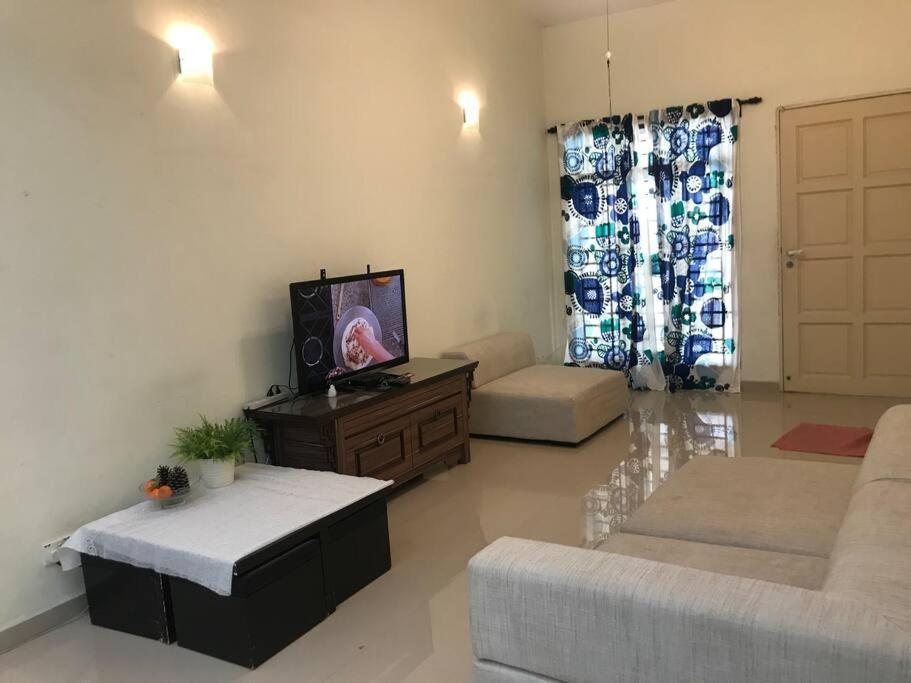 Terrace House Near Stulang Laut Ciq Midvalley Ksl For 7Pax Johor Bahru Ngoại thất bức ảnh
